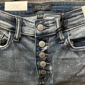 Judy Blue button fly skinny fit distressed blue jeans size 9/29 inseam 27”